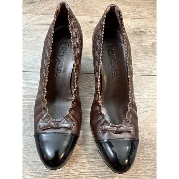 Vintage CHANEL Two Tone Brown Black Leather Ballet CC Bow Pumps Heels 37 - Picture 1 of 15